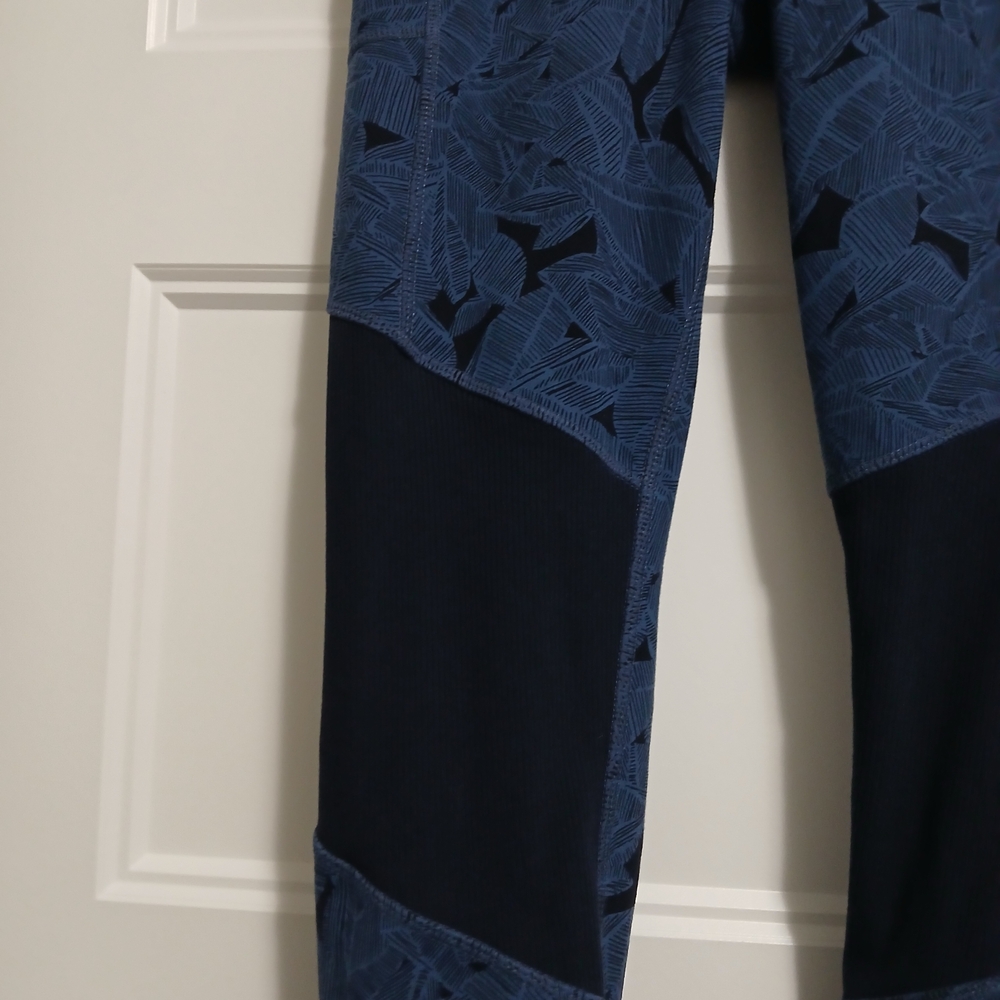 Athleta Tropical Excursion Leggings Small - Picture 8 of 10